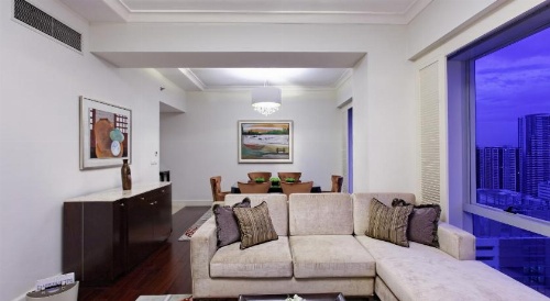 Raffles Makati Hotel image 11