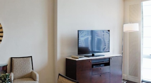 Raffles Makati Hotel image 3